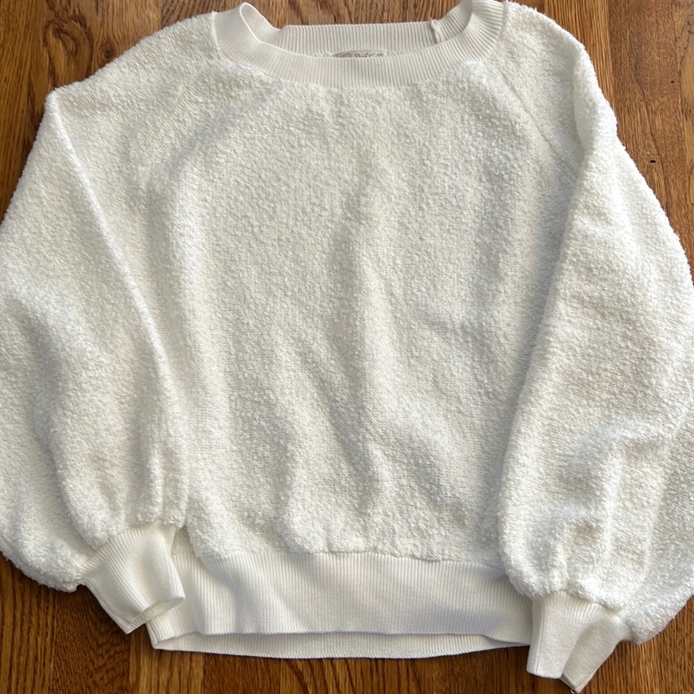 Poof Apparel white slip over sweatshirt great for spring 🌸